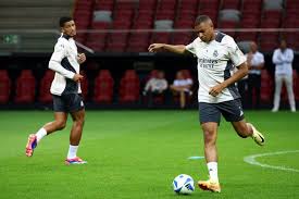 展现出稳健 展现出稳健